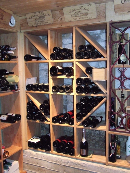 Agencement d'une cave &agrave; vins