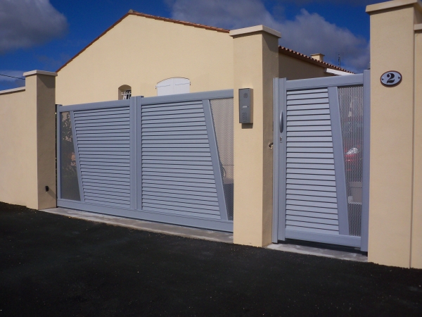 Portail et portillon design en aluminium.